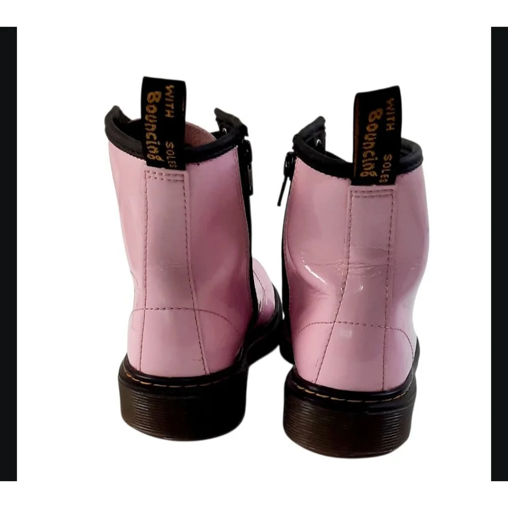 Dr. Martens Junior 1460 Patent Leather Lace Up Boots in Pale Pink. Size 3